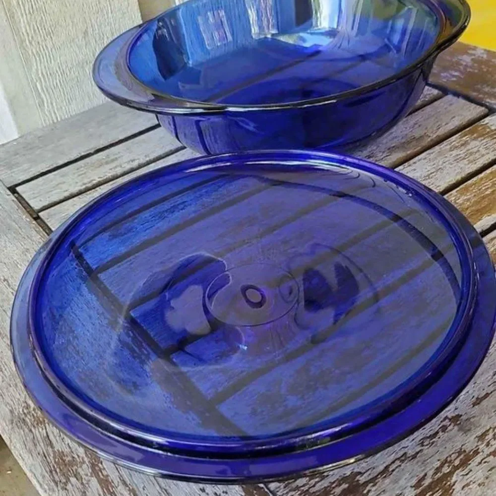 Anchor Hocking 2-quart cobalt blue casserole dish with lid Vintage